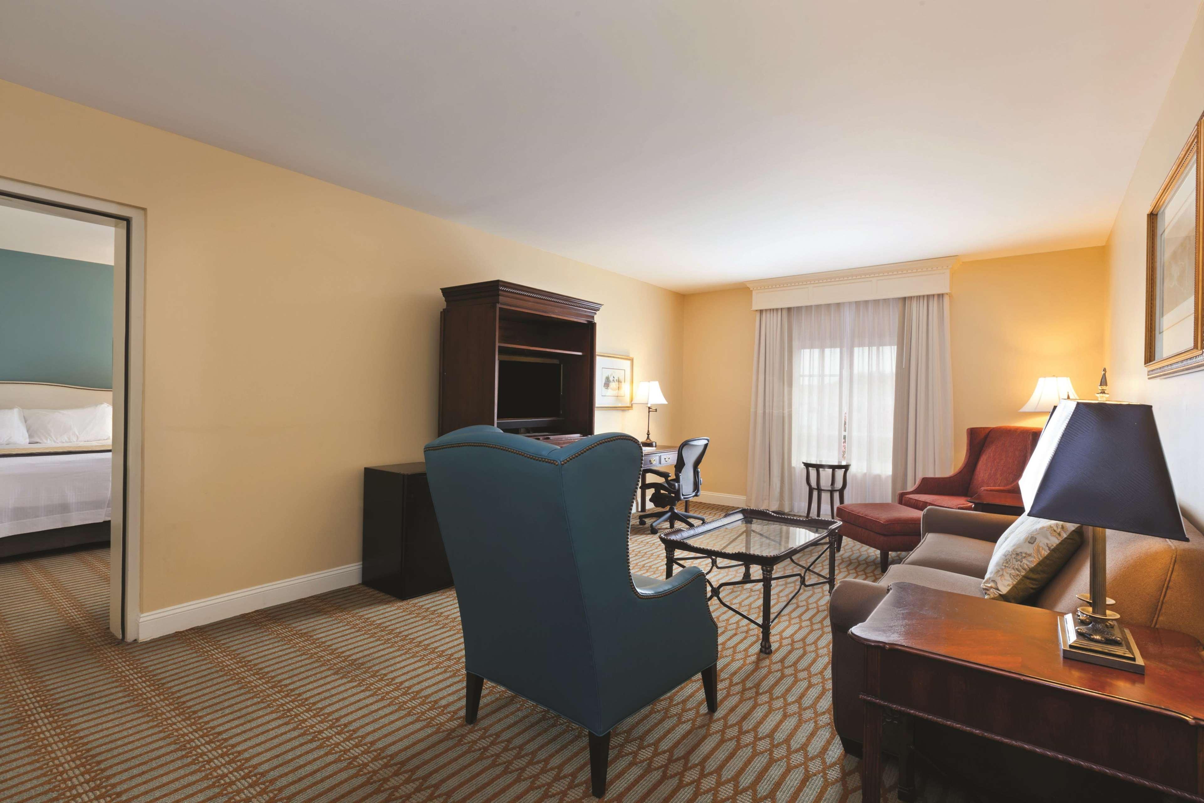 Virginia Crossings Hotel, Tapestry Collection By Hilton