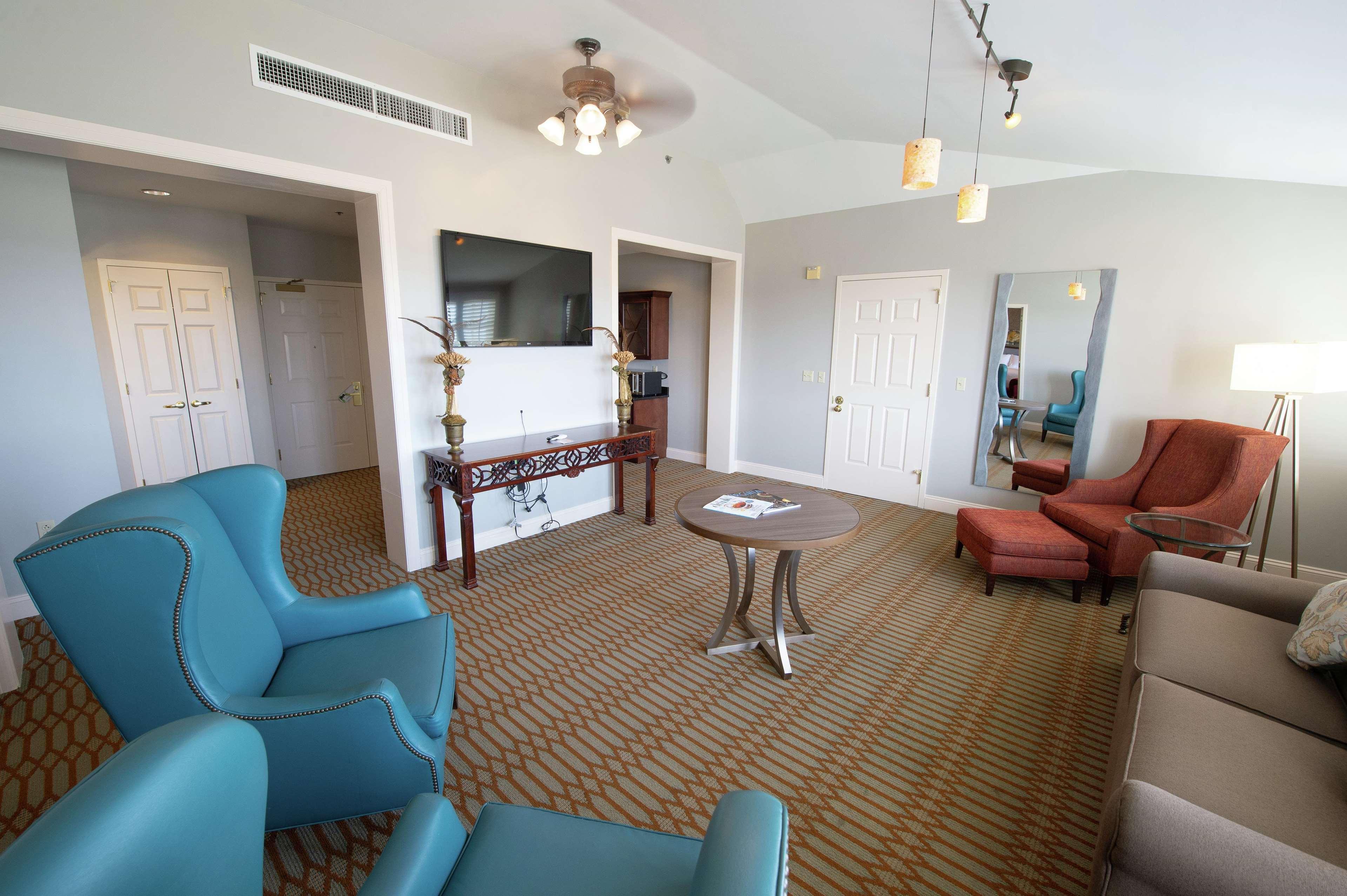 Virginia Crossings Hotel, Tapestry Collection By Hilton 4*