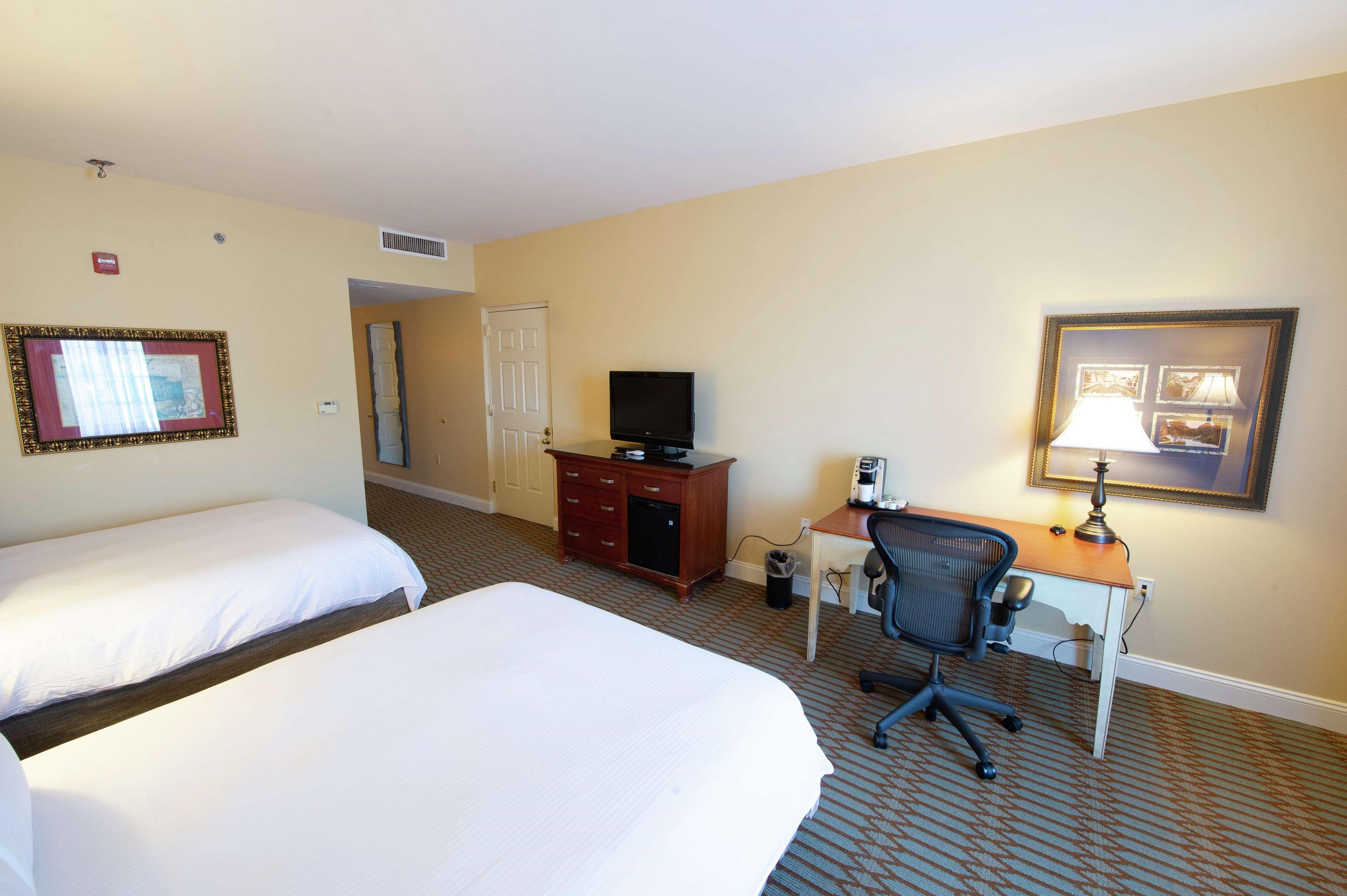 Virginia Crossings Hotel, Tapestry Collection By Hilton Hotel