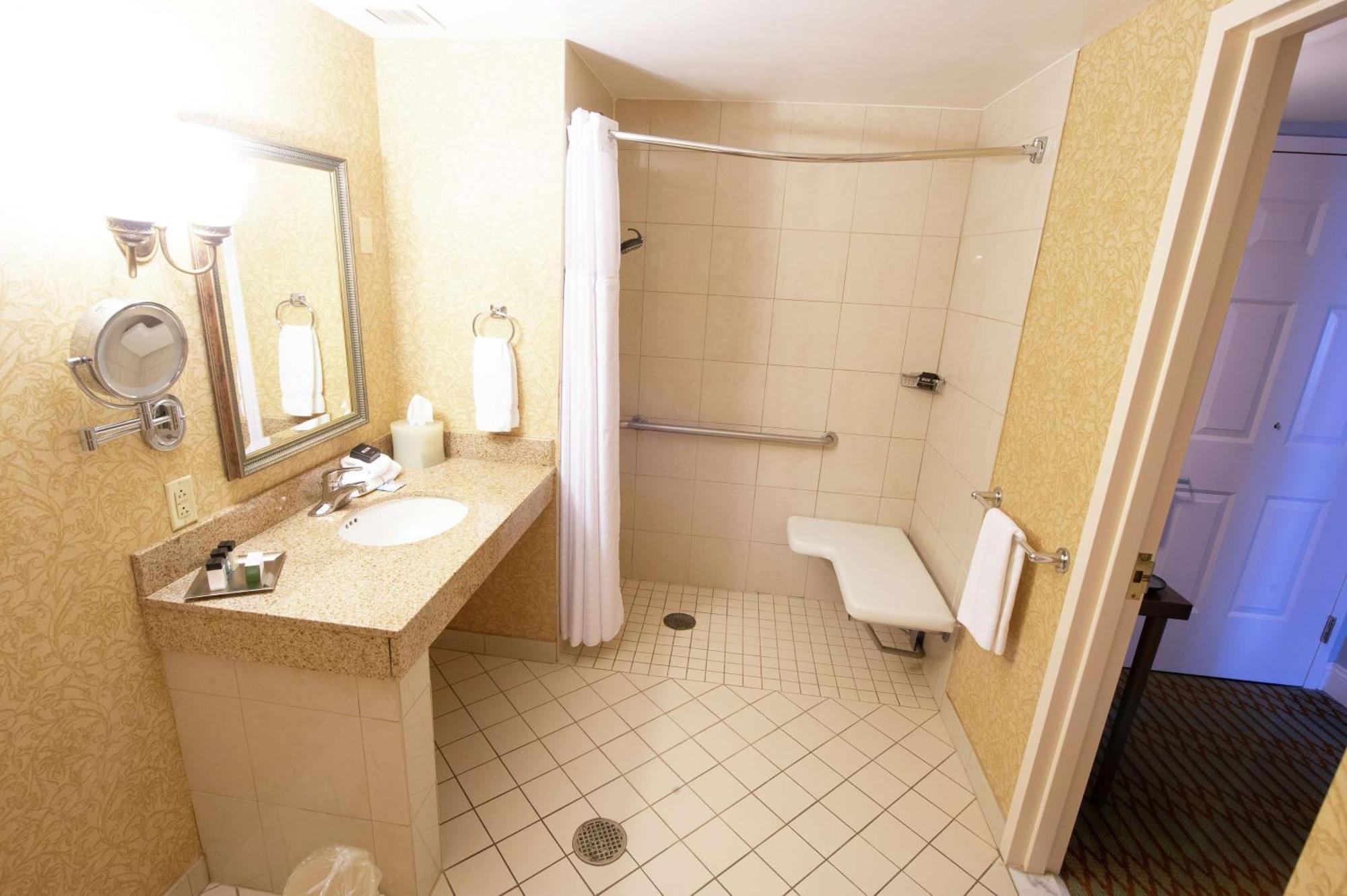 Virginia Crossings Hotel, Tapestry Collection By Hilton Hotel 4*