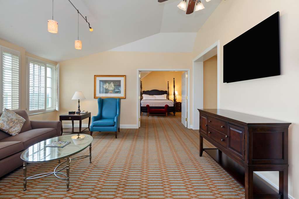Virginia Crossings Hotel, Tapestry Collection By Hilton Hotel 4*